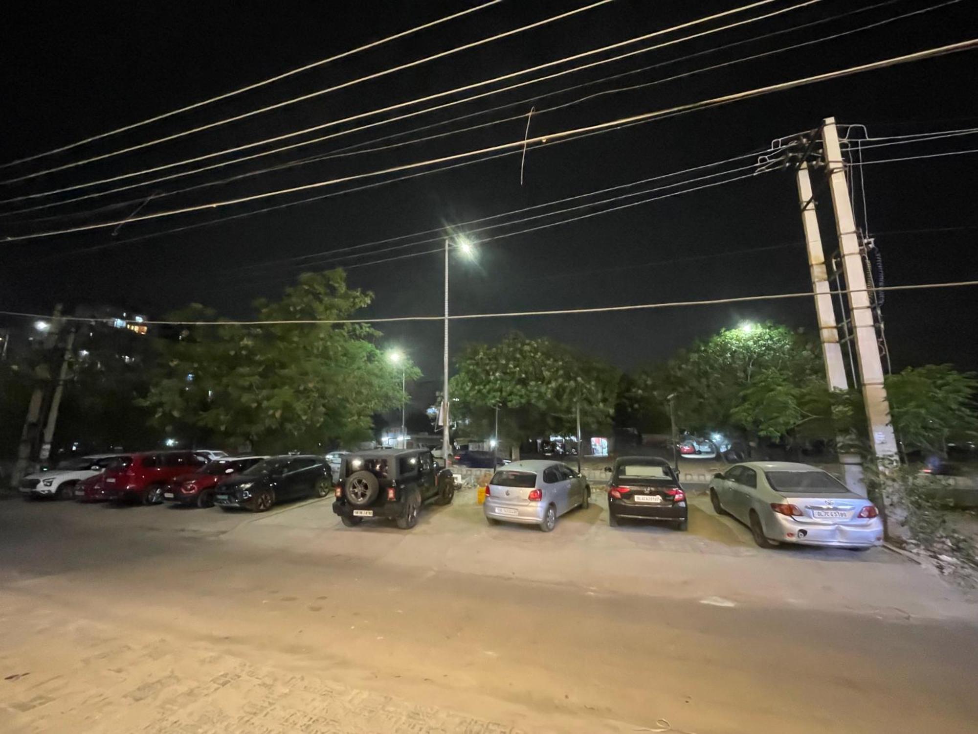 Saltstayz Premier - Near Golf Course Road & Sector 57 Gurgaon Bagian luar foto