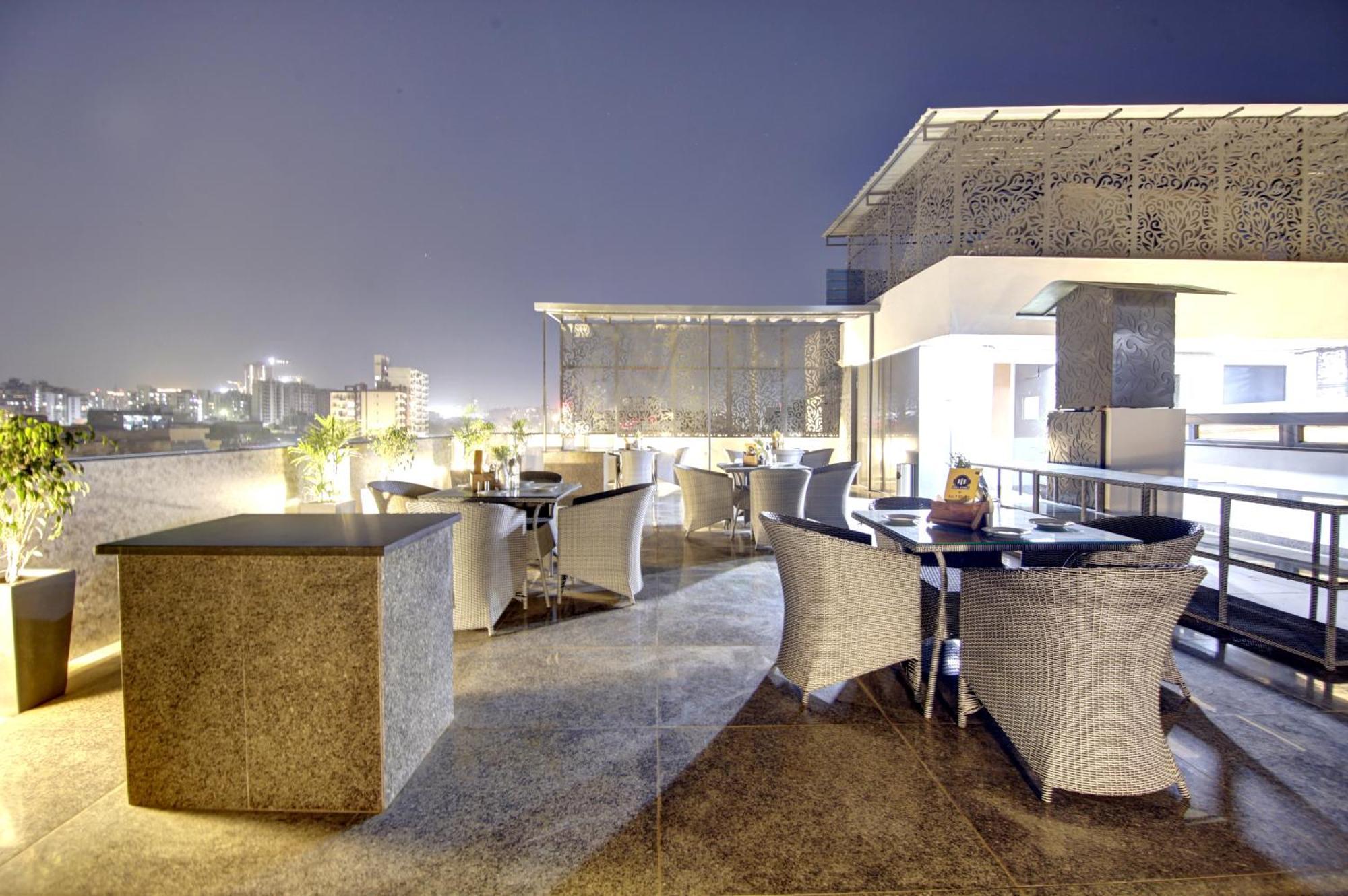 Saltstayz Premier - Near Golf Course Road & Sector 57 Gurgaon Bagian luar foto